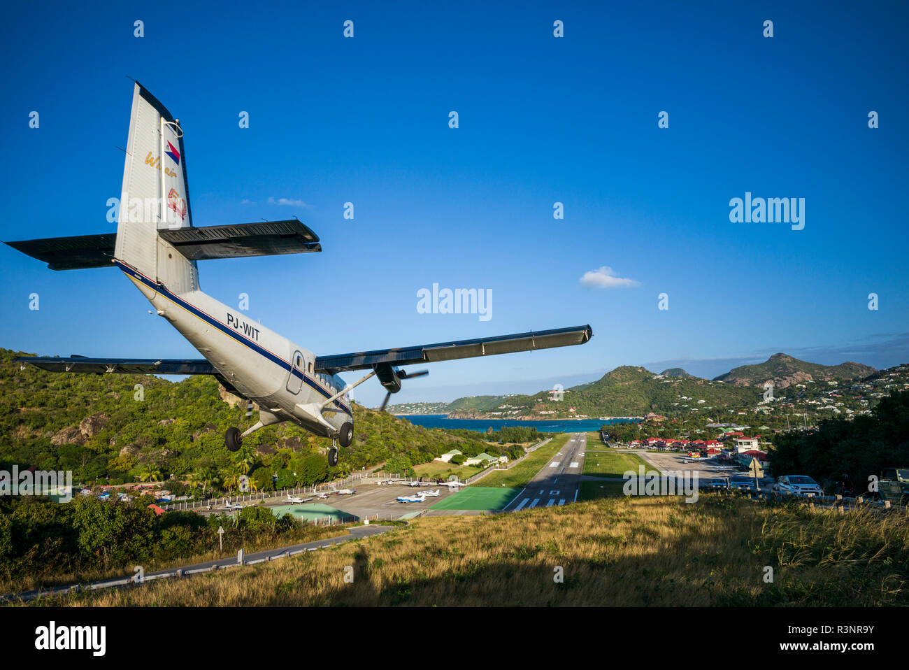 St. barts airport hi-res stock photography and images - Alamy