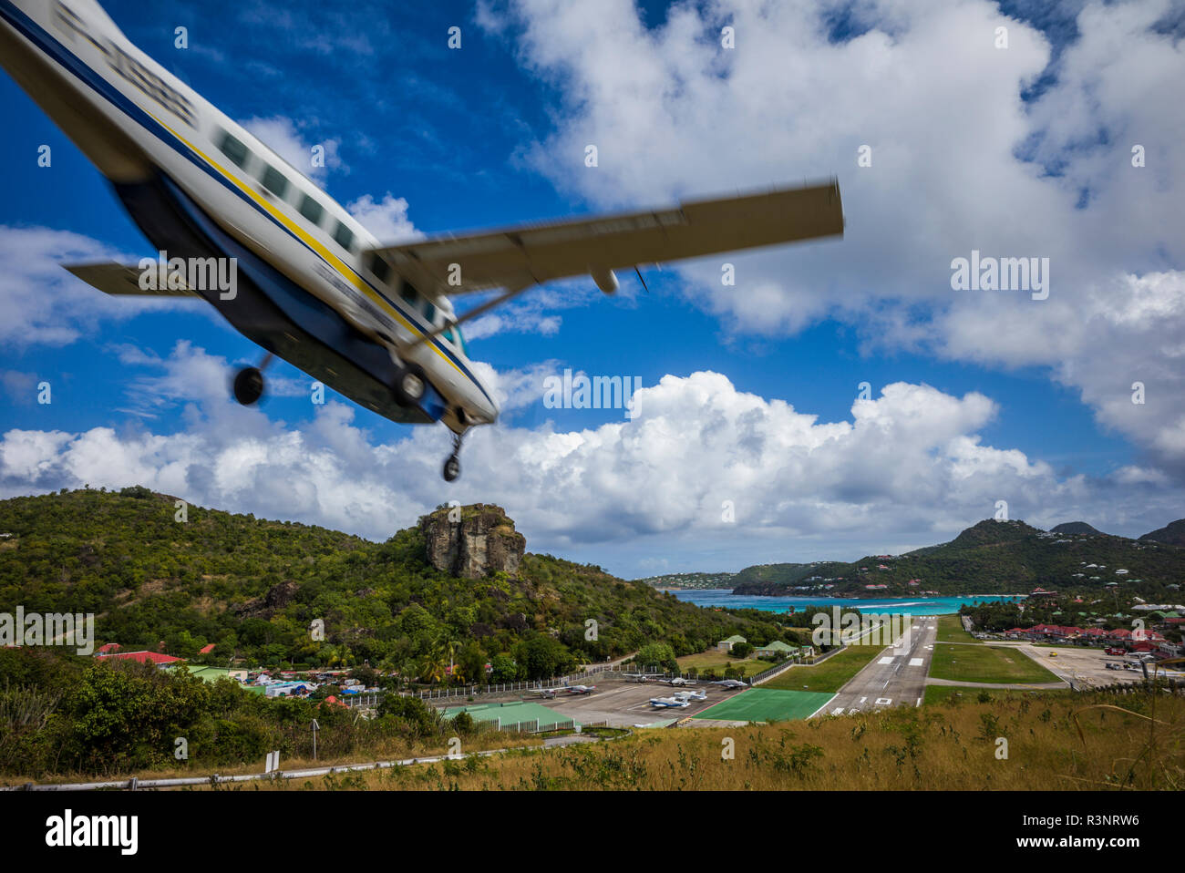 French West Indies, St-Barthelemy. Gustavia, aircraft landing at St-Barthelemy Airport (SBH) Stock Photo