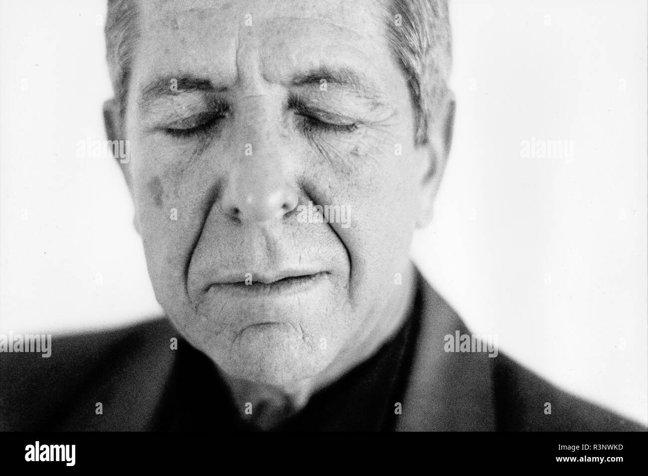 Portrait of Canadian singer/ songwriter and poet Leonard Cohen at the Oslo Plaza when he visited Oslo in 1996 Stock Photo
