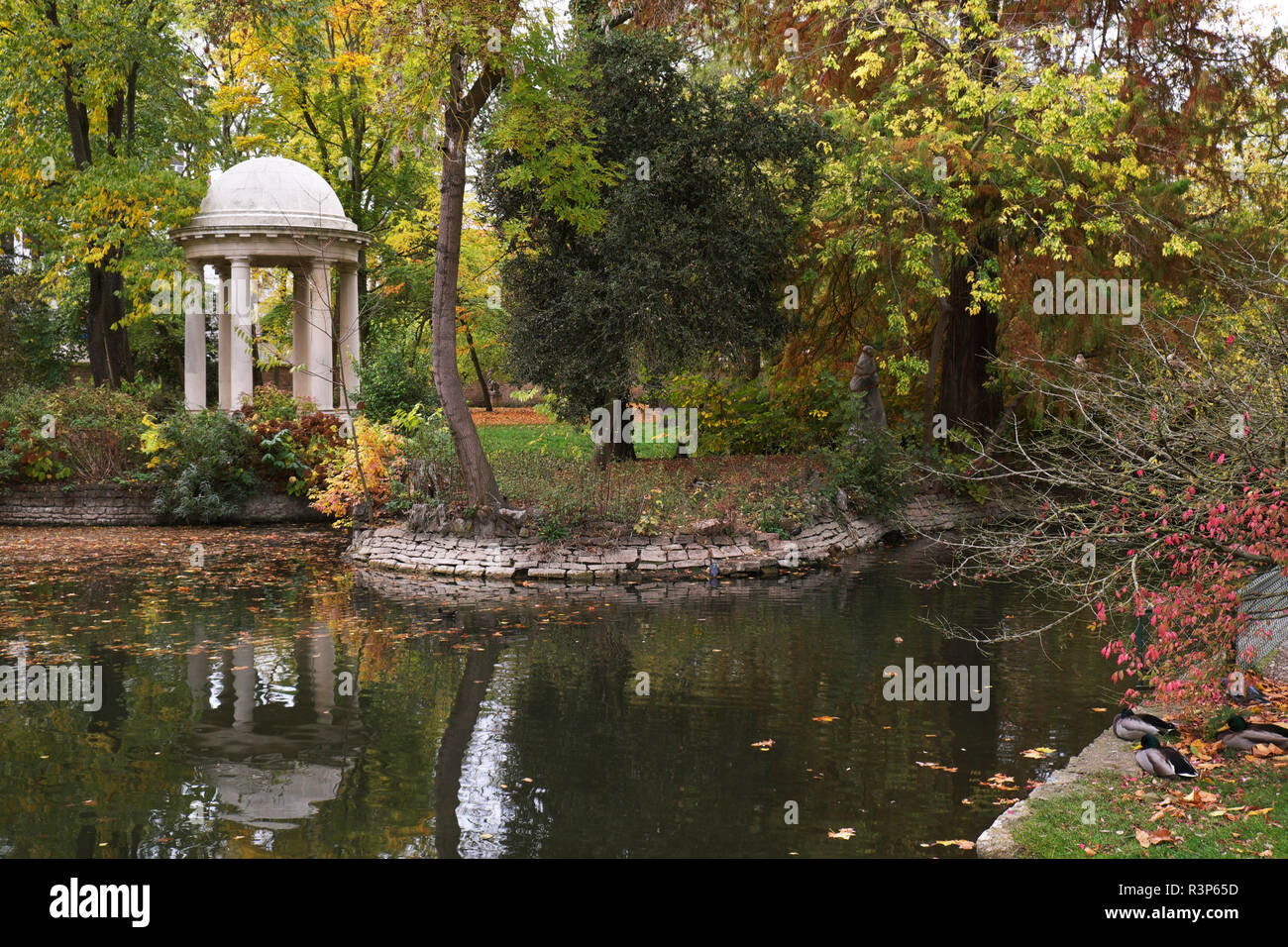 The Raines Creek, Temple of Love, Science Garden, botanical garden,  Arquebuse Park, Dijon, Cote d Or, France Stock Photo - Alamy