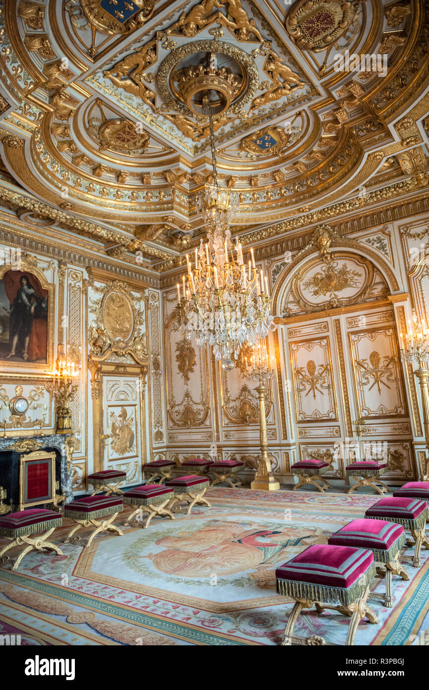 Image of Throne room in the Palace of Fontainebleau, 17th century.