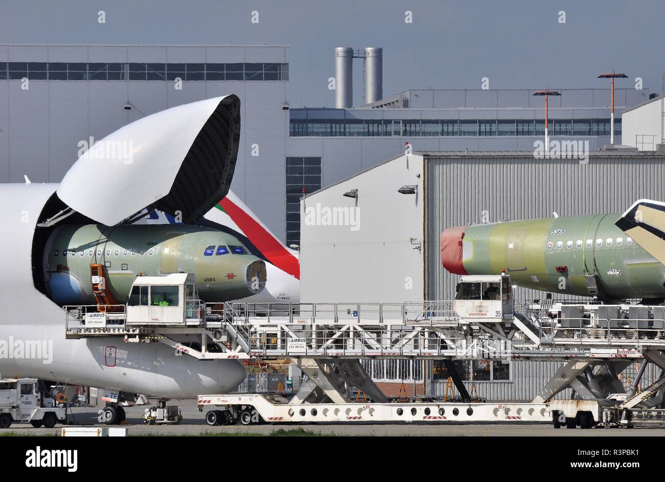 AIRBUS A320 FUSELAGES BEING UNLOADED FROM BELUGA FREIGHTER FOR FINAL ASSEMBLY AT FINKENWERDER. Stock Photo