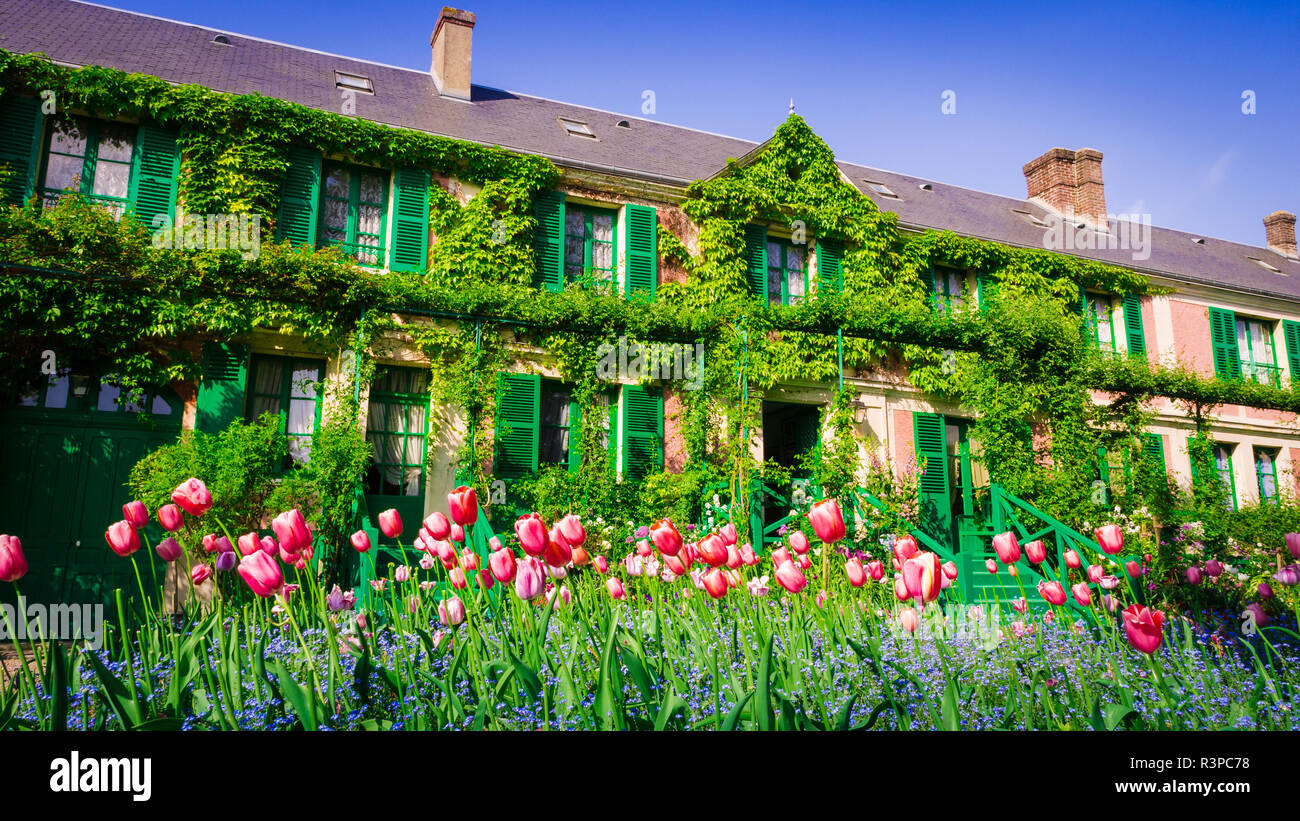 Claude house and gardens, Giverny, France Stock Photo Alamy