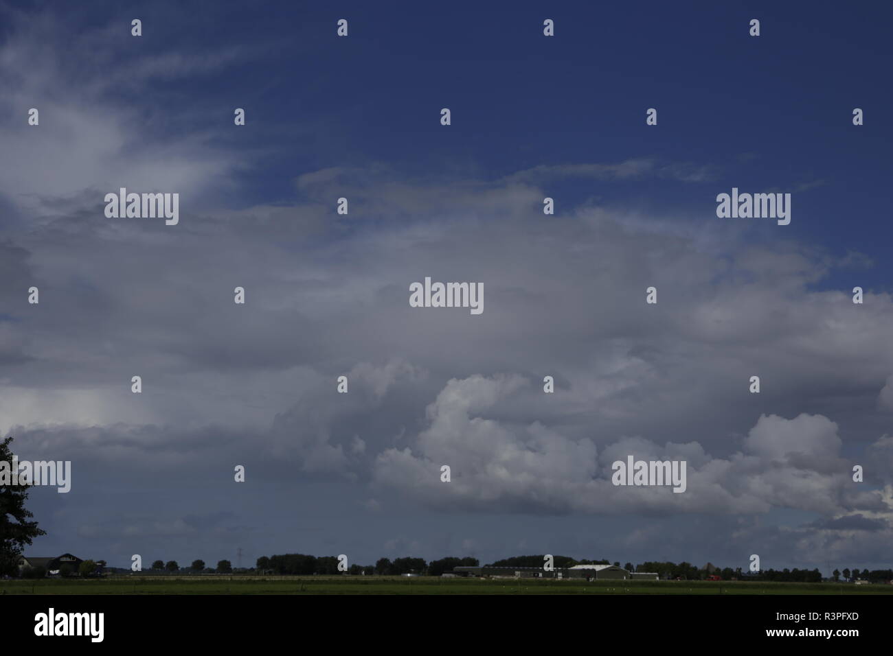 Many different kinds of clouds to spot in the sky Stock Photo - Alamy