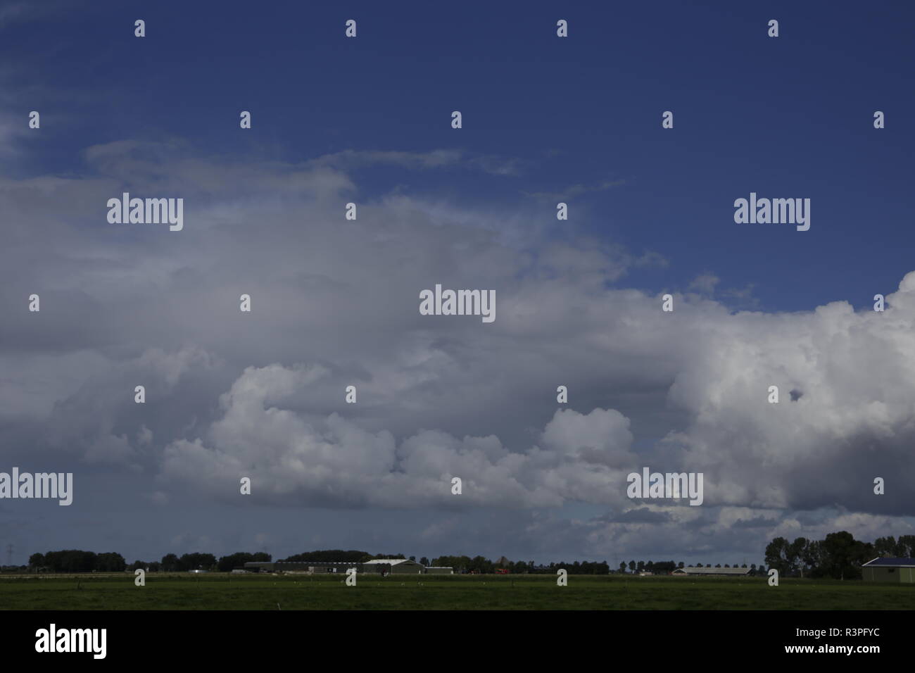 Many different kinds of clouds to spot in the sky Stock Photo - Alamy