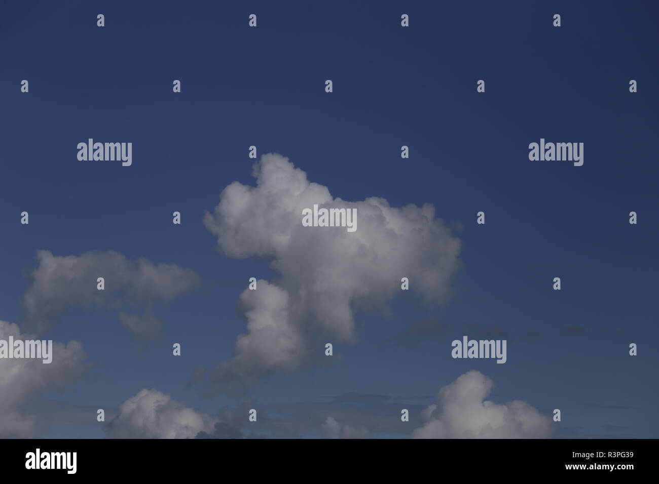 Many different kinds of clouds to spot in the sky Stock Photo - Alamy