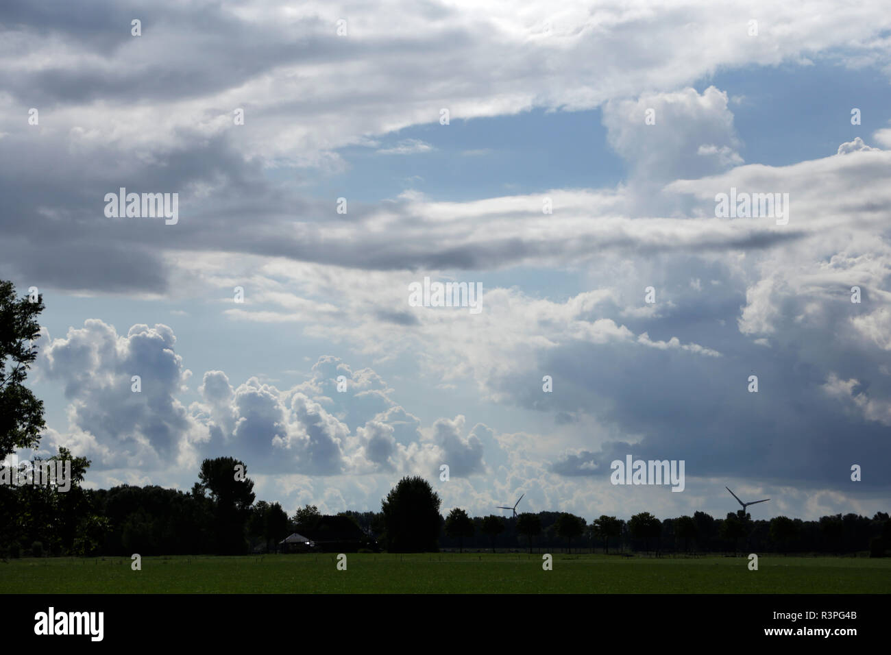 Many different kinds of clouds to spot in the sky Stock Photo - Alamy