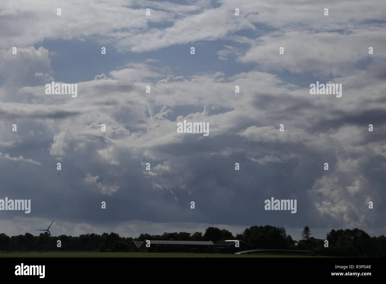 Many different kinds of clouds to spot in the sky Stock Photo - Alamy