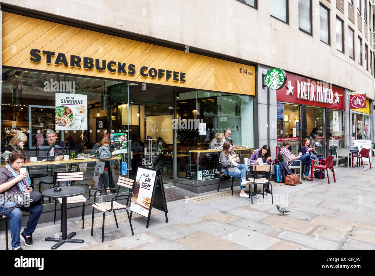 City of London England,United Kingdom UK,Great Britain British,Starbucks Coffee,American coffeehouse chain,cafe,sidewalk seating,exterior,tables,adult Stock Photo
