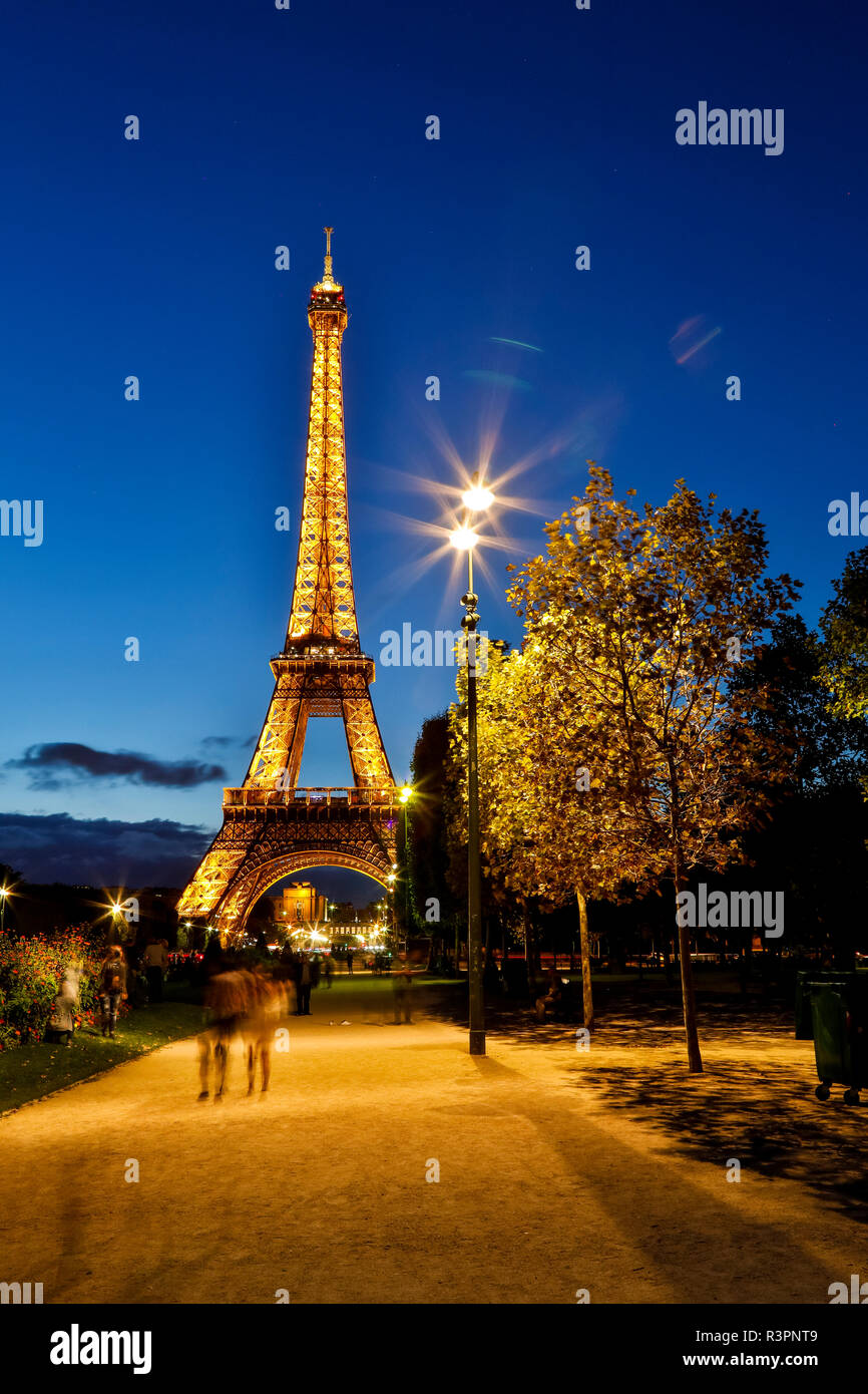 The Eiffel Tower lit up at night, Paris, France. (Editorial Use Only Stock  Photo - Alamy
