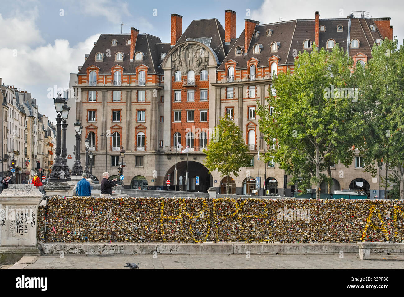 Seine Railing Love locks on bridge railing along the Seine River, Paris, France Stock ...
