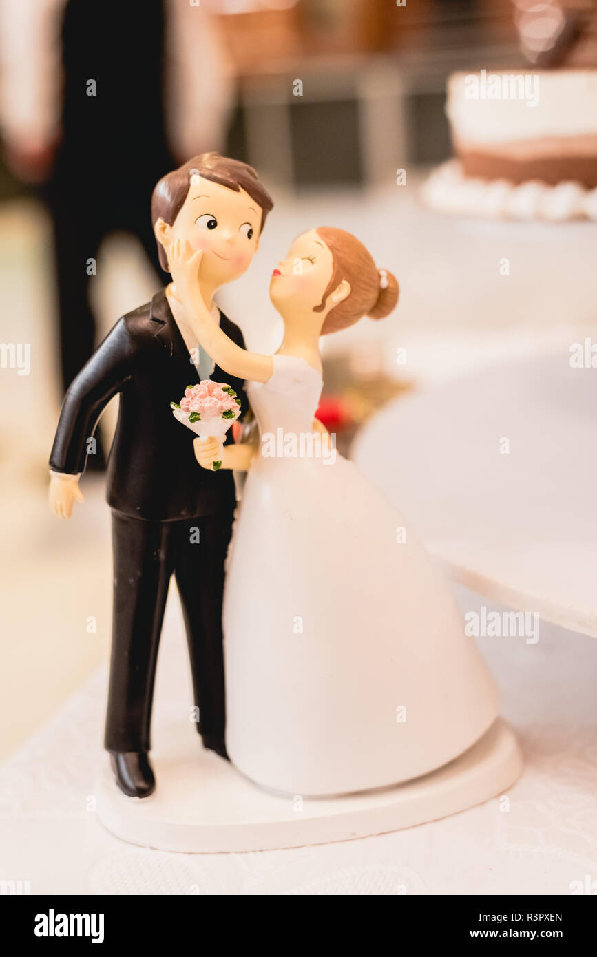 Elegant wedding cake dolls Stock Photo - Alamy