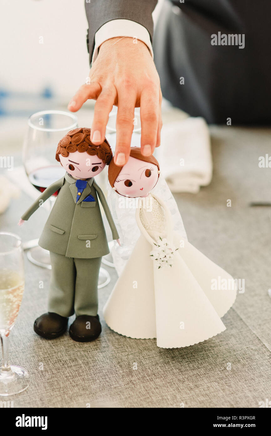 Elegant wedding cake dolls Stock Photo - Alamy