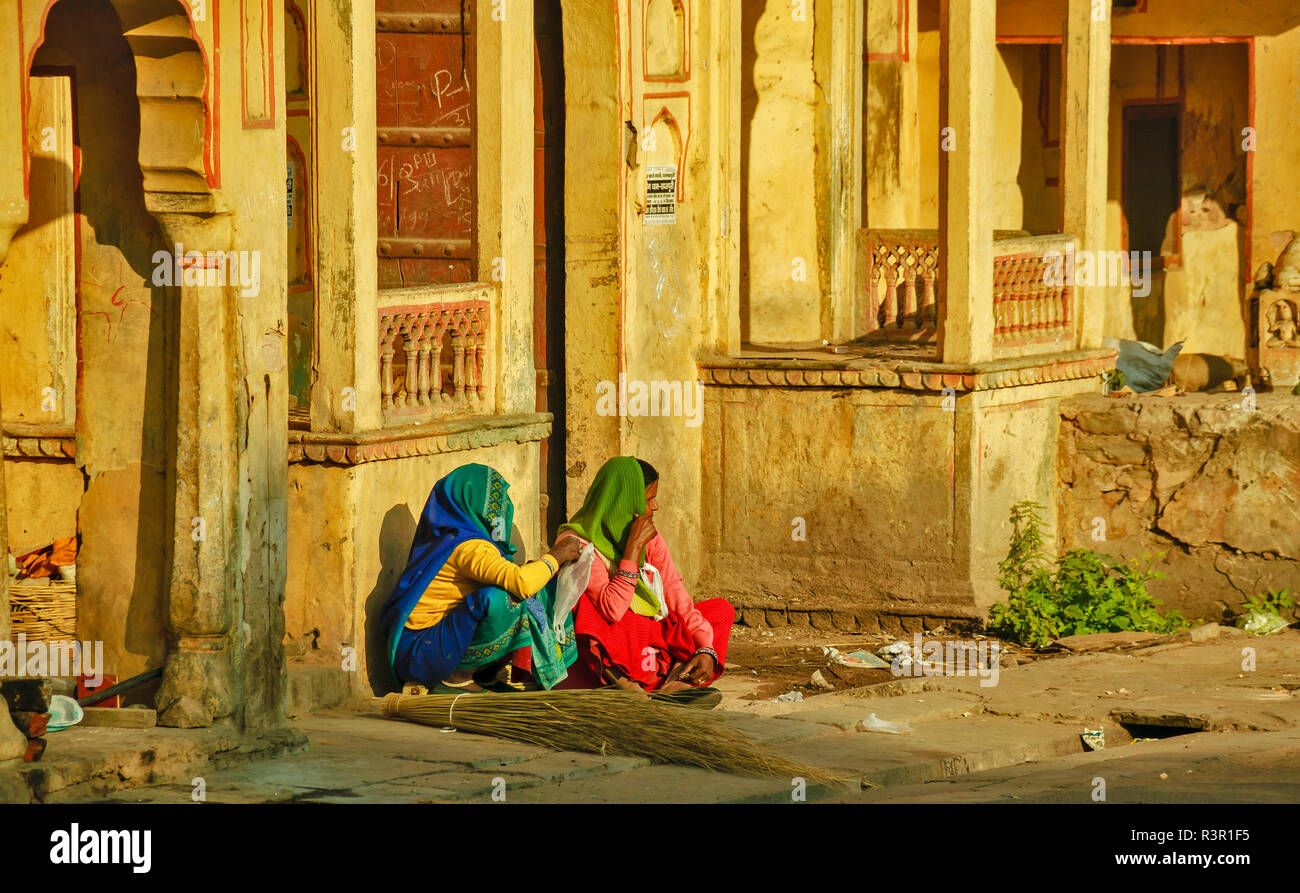 RAJASTHAN JAIPUR  INDIA GATEWAY WITH TWO STREET SWEEPERS RESTING Stock Photo