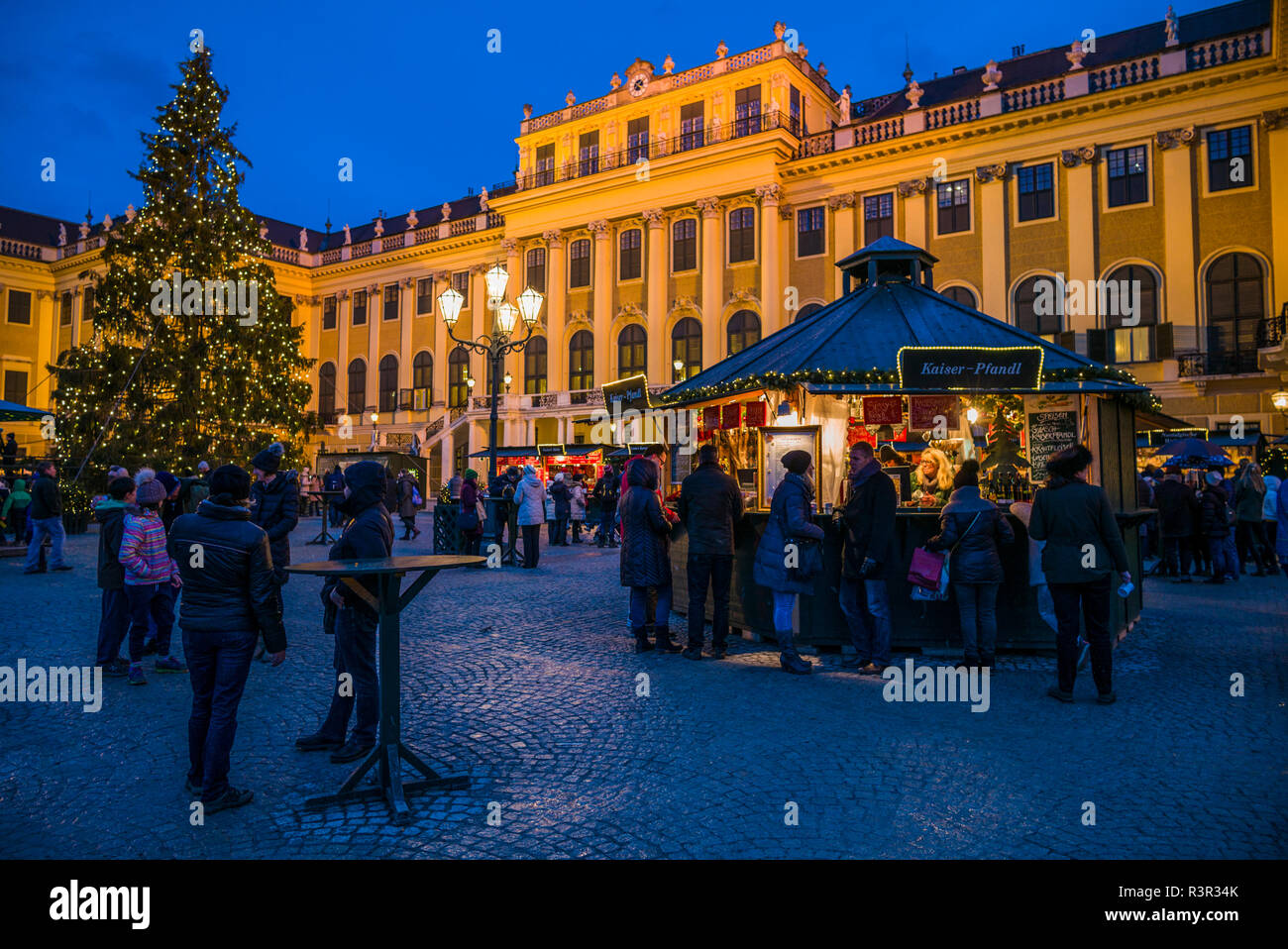 Austria, Vienna, Schonbrunn Palace, Christmas Market Stock Photo Alamy