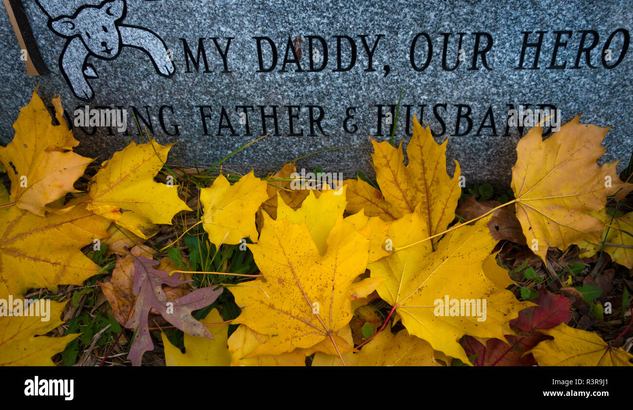 Headstone of husband hi-res stock photography and images - Alamy