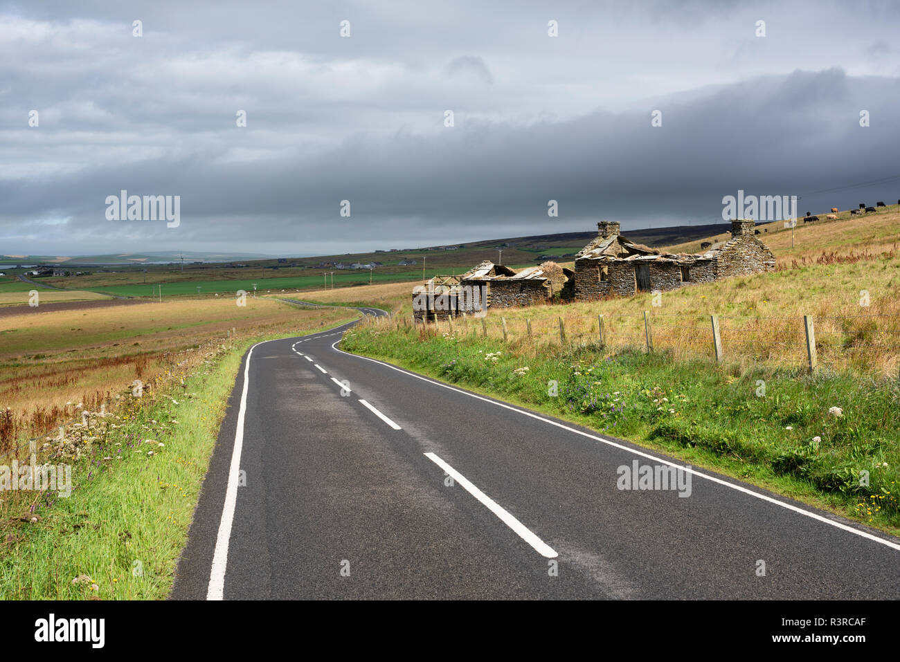 Great Britain, Scotland, Orkney, Mainland, old deserted and house at the road near Clowally Stock Photo
