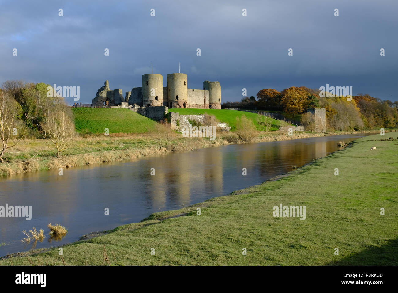 Rhuddlan castle river clwyd hires stock photography and images Alamy