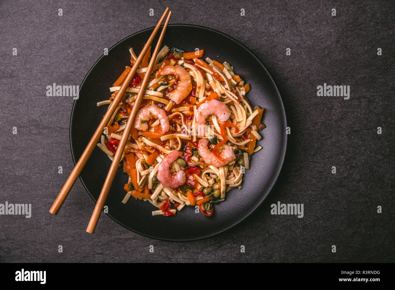 Asian pasta dish with shrimp and sauce Stock Photo Alamy
