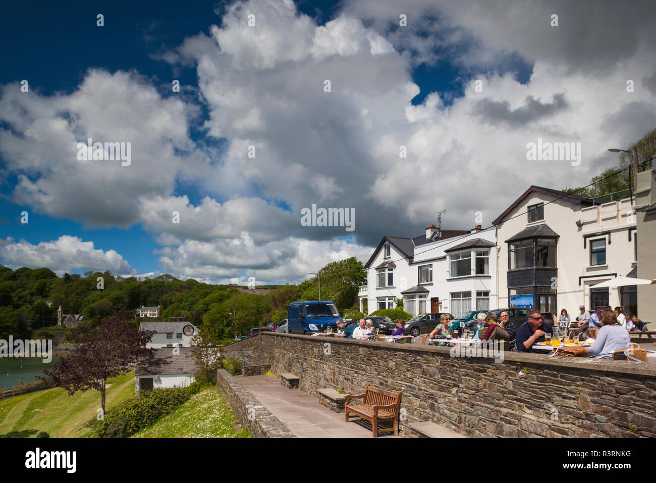 Ireland, County Cork, Glandore, outdoor dining outside the Glandore Inn