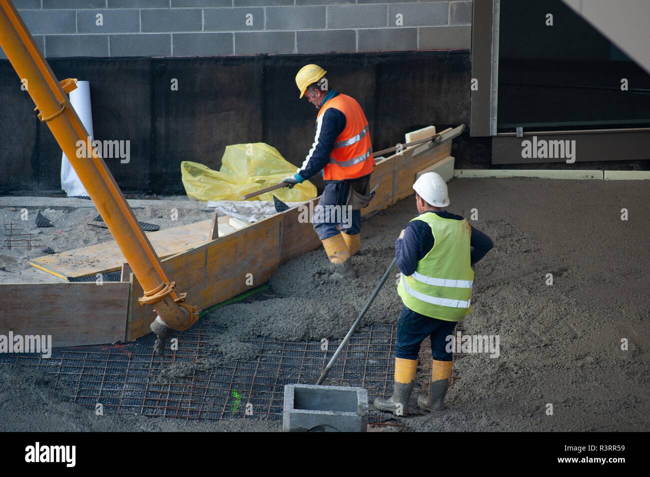Workers to work with concrete Stock Photo Alamy