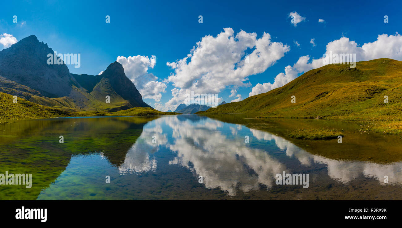 Germany, Bavaria, Allgaeu, Allgaeu Alps, Lake Rappensee, Hochrappenkopf and Kleiner Rappenkopf Stock Photo