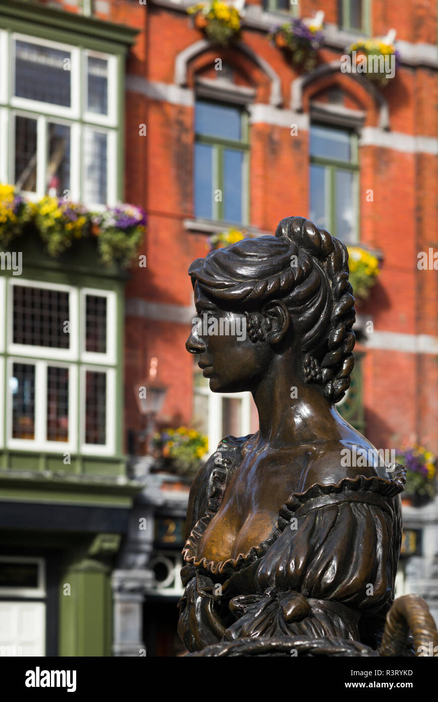 Ireland, Dublin, statue of Molly Malone, fish monger celebrated in song Stock Photo