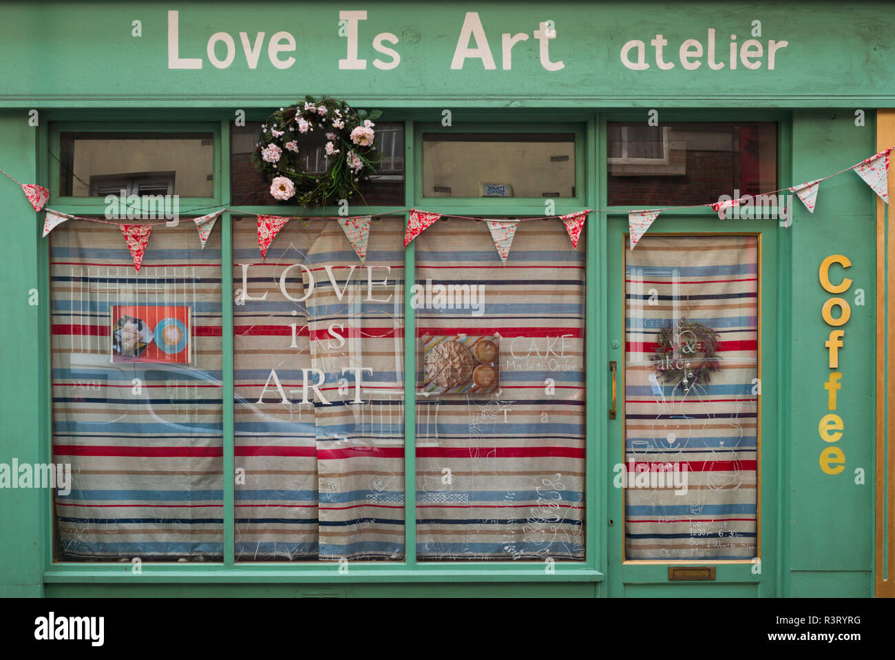 Coffee shop exterior hires stock photography and images Alamy
