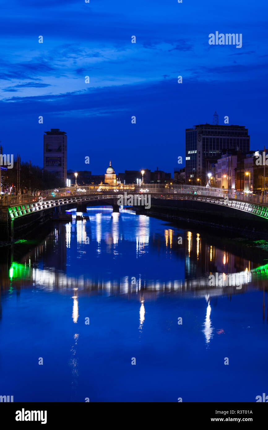 Hapenny bridge hi-res stock photography and images - Alamy
