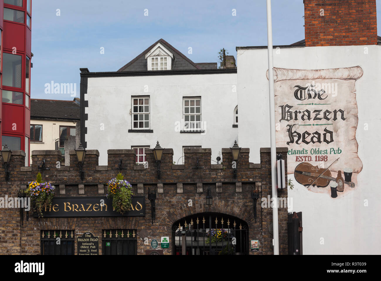 Ireland, Dublin, The Brazen Head, Ireland's Oldest Bar, 1198, exterior