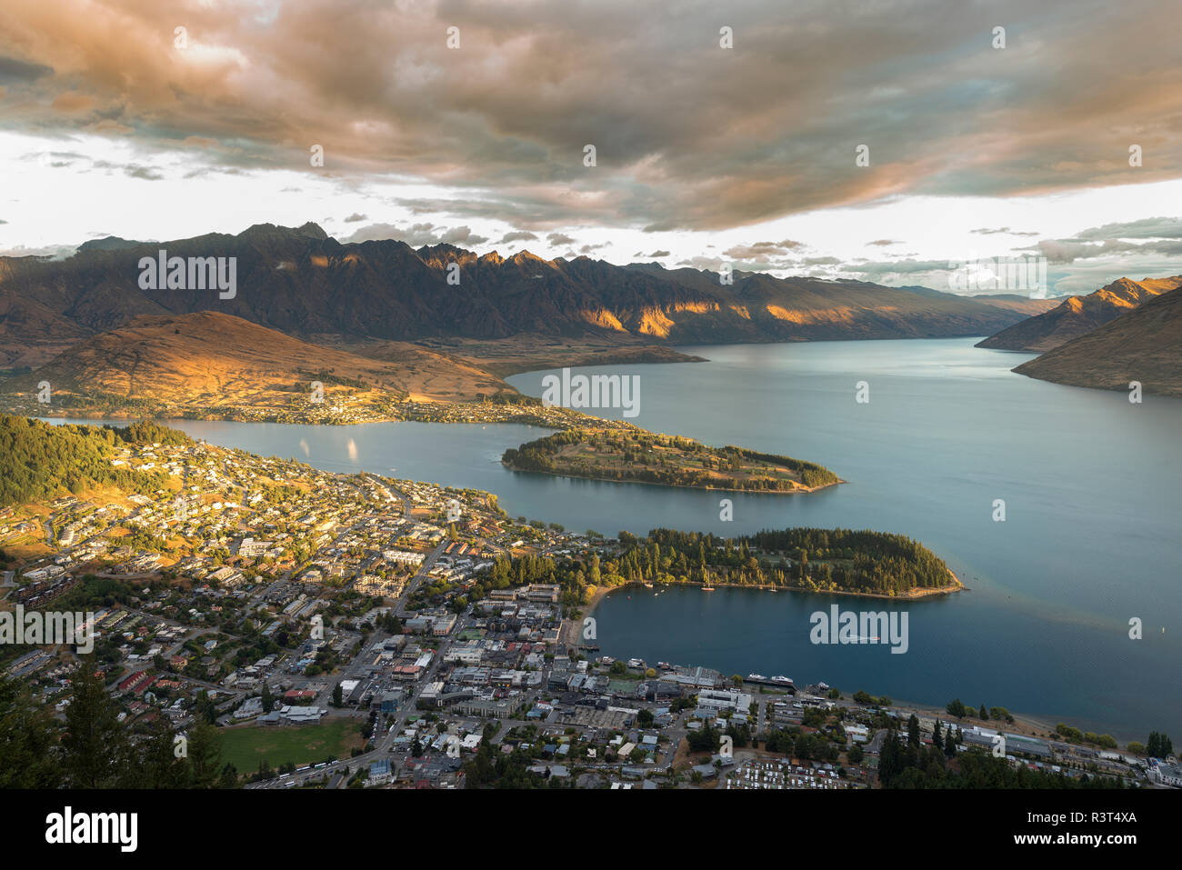 New Zealand, South Island, Queenstown and Lake Wakatipu at sunset Stock Photo