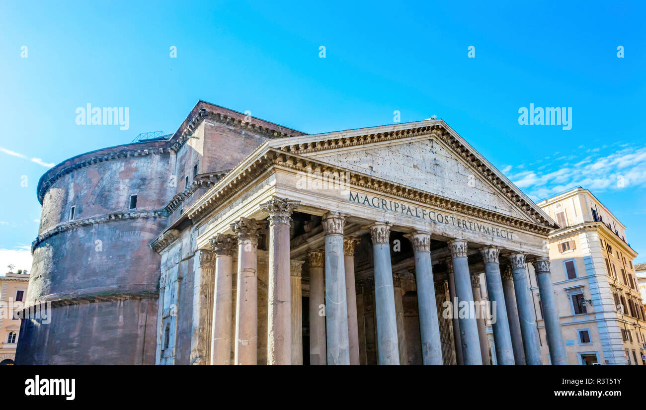 Columns Pantheon, Rome, Italy. Rebuilt by Hadrian in 118 to 125 AD Became oldest Roman church in 609 AD. Stock Photo