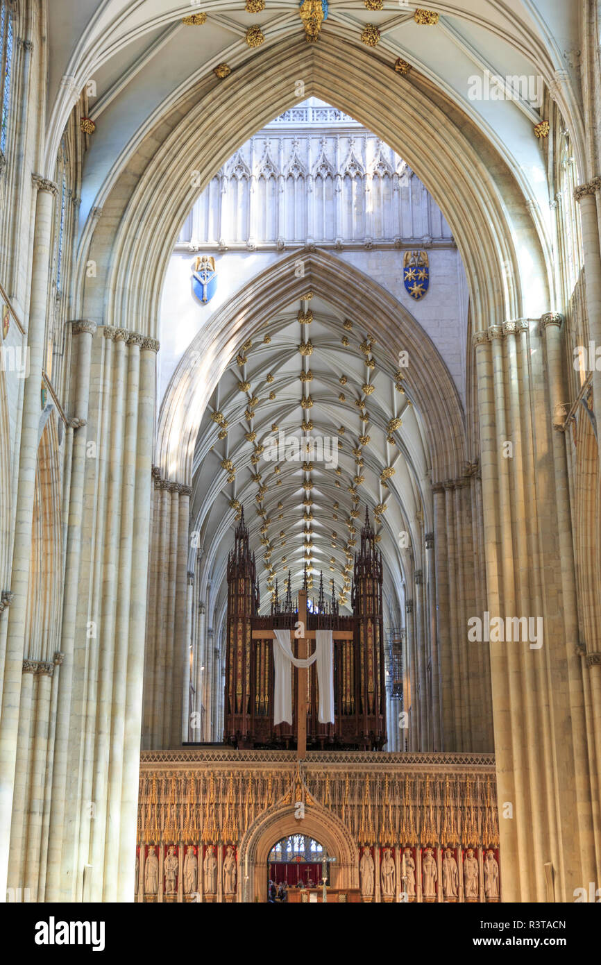 England, Yorkshire, York. English gothic style cathedral and Metropolitical Church of Saint Peter in York, or York Minster. Decorated Gothic Nave. Stock Photo