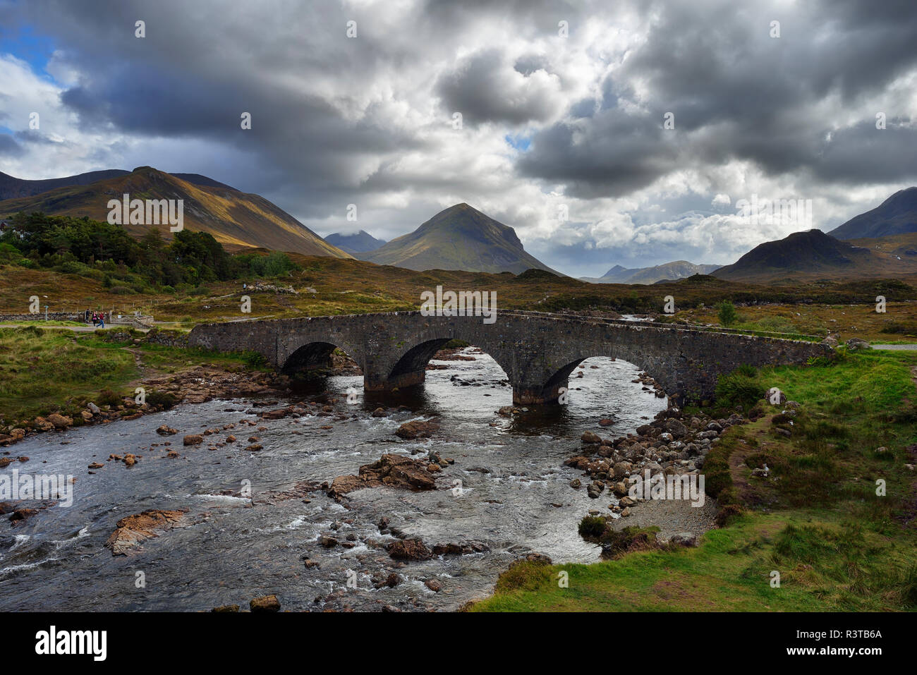 United Kingdom, Scotland, Scottish Highlands, Isle Of Skye, Old Sligachan stone bridge over river Sligachanr Stock Photo