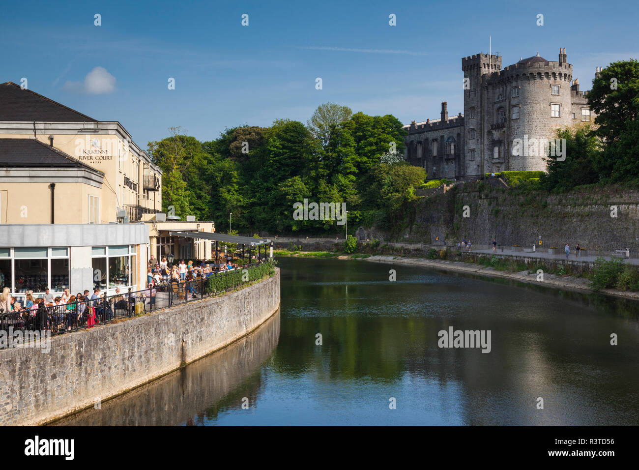 Kilkenny castle people hi-res stock photography and images - Alamy