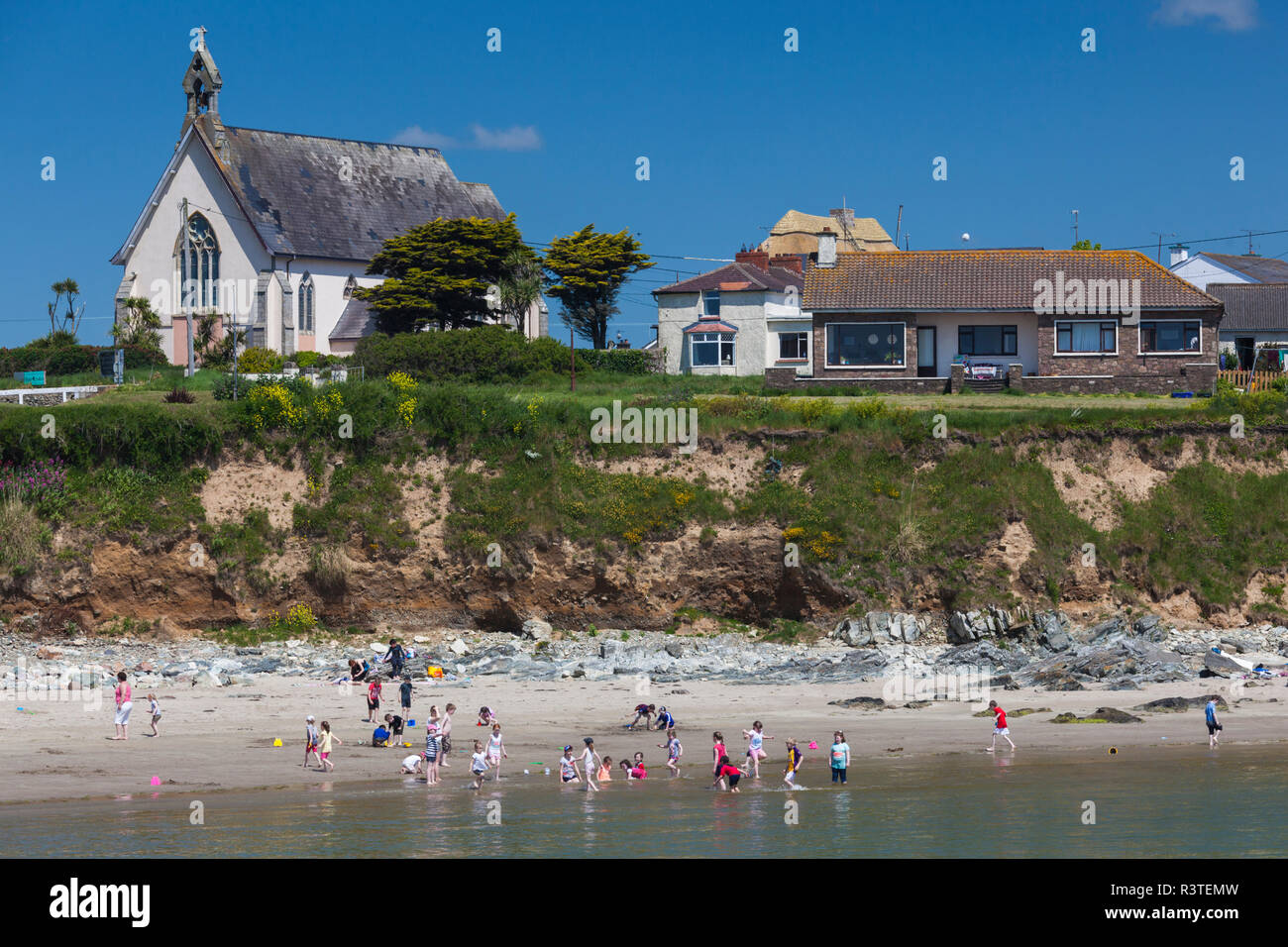 Ireland, County Wexford, Kilmore Quay, town beach Stock Photo Alamy