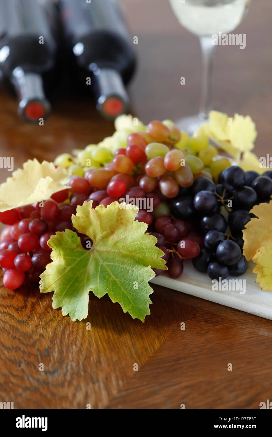 Still life with grapes and wine Stock Photo - Alamy