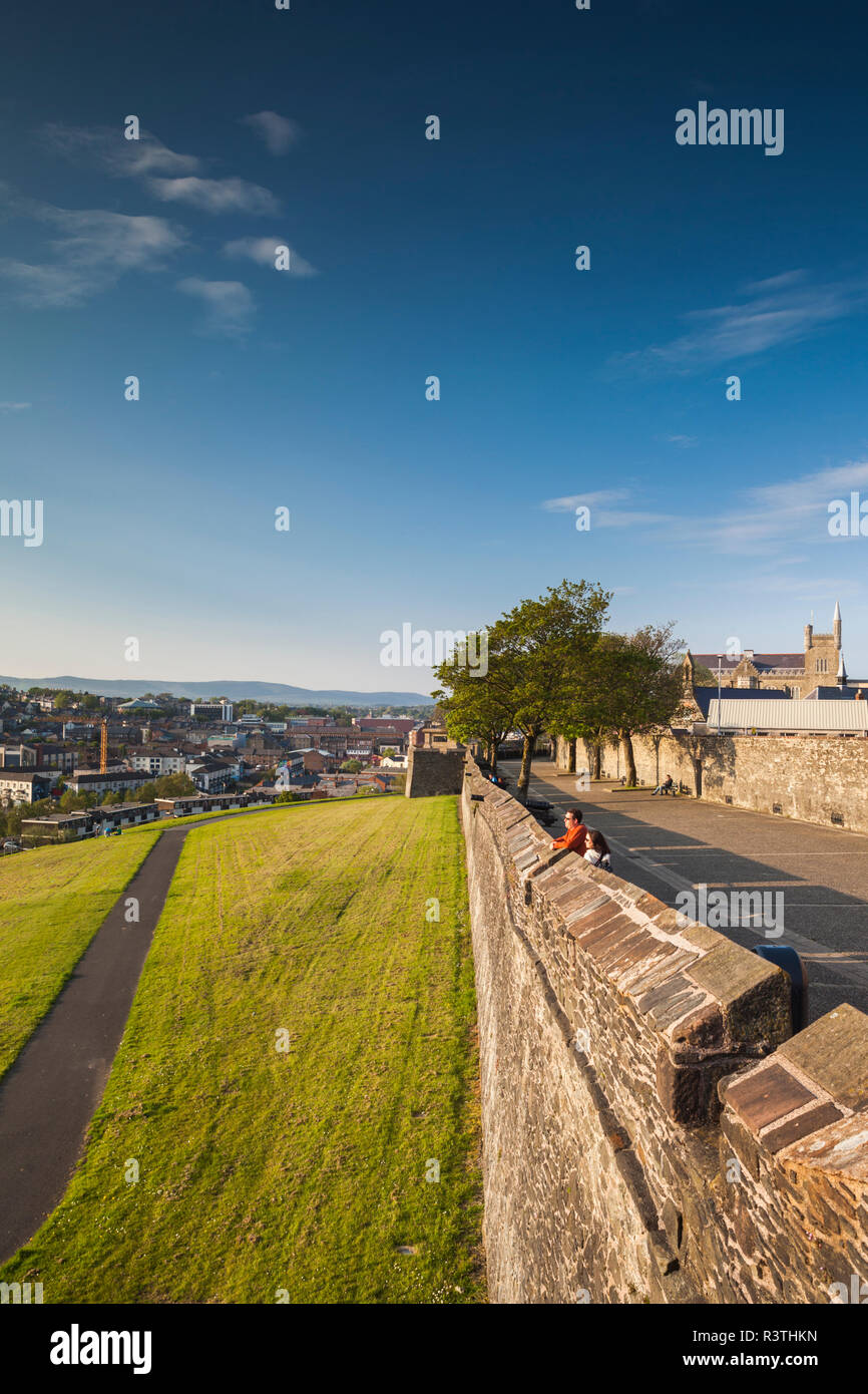 Derry city walls hires stock photography and images Alamy