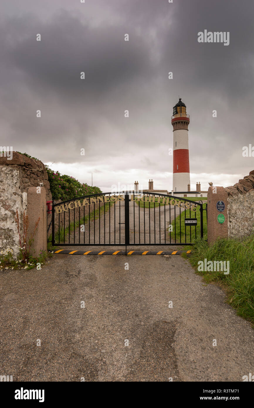 buchan ness lighthouse completed in 1825 and light established in 1827 boddam peterhead aberdeenshire scotland stock photo alamy