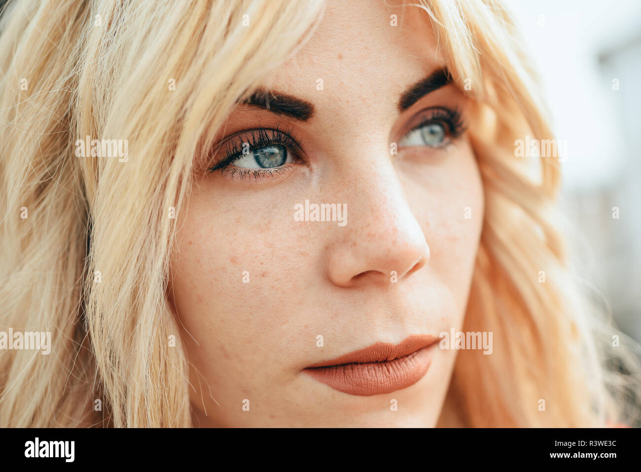 Girl black hair and blue eyes hi-res stock photography and images - Alamy