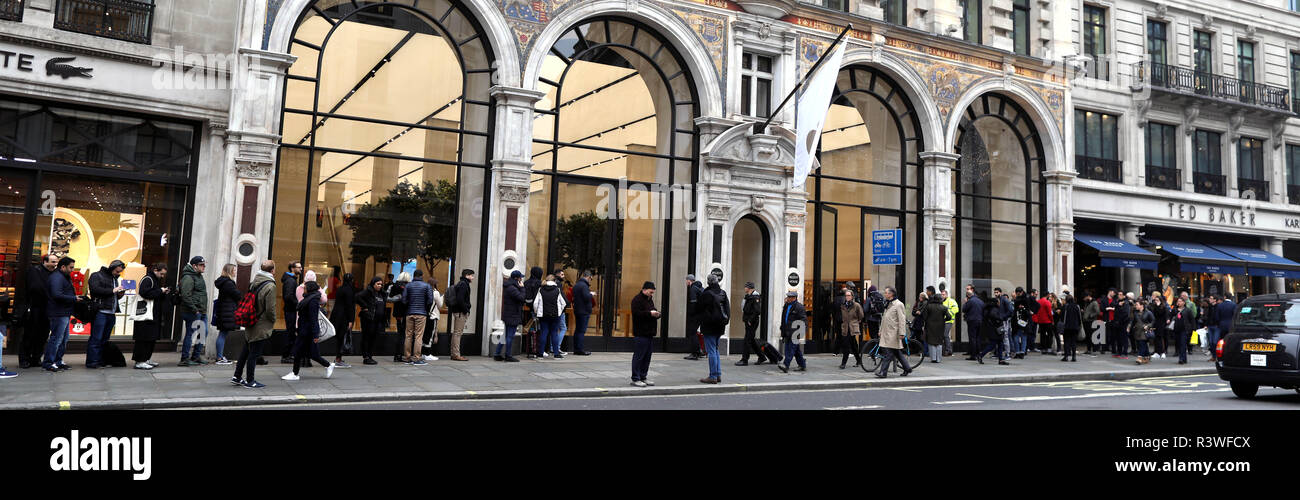 Pic shows: Black Friday sales  Shoppers were largely underwhelmed today around Oxford Street but there were large queues outside Apple Shop before it  Stock Photo