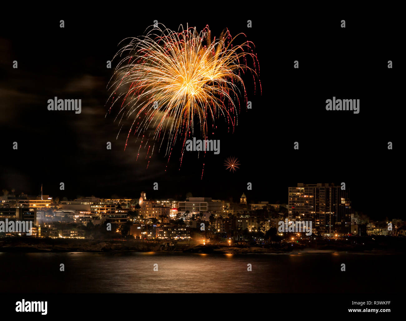 USA, California, La Jolla. Fourth of July fireworks at La Jolla Cove