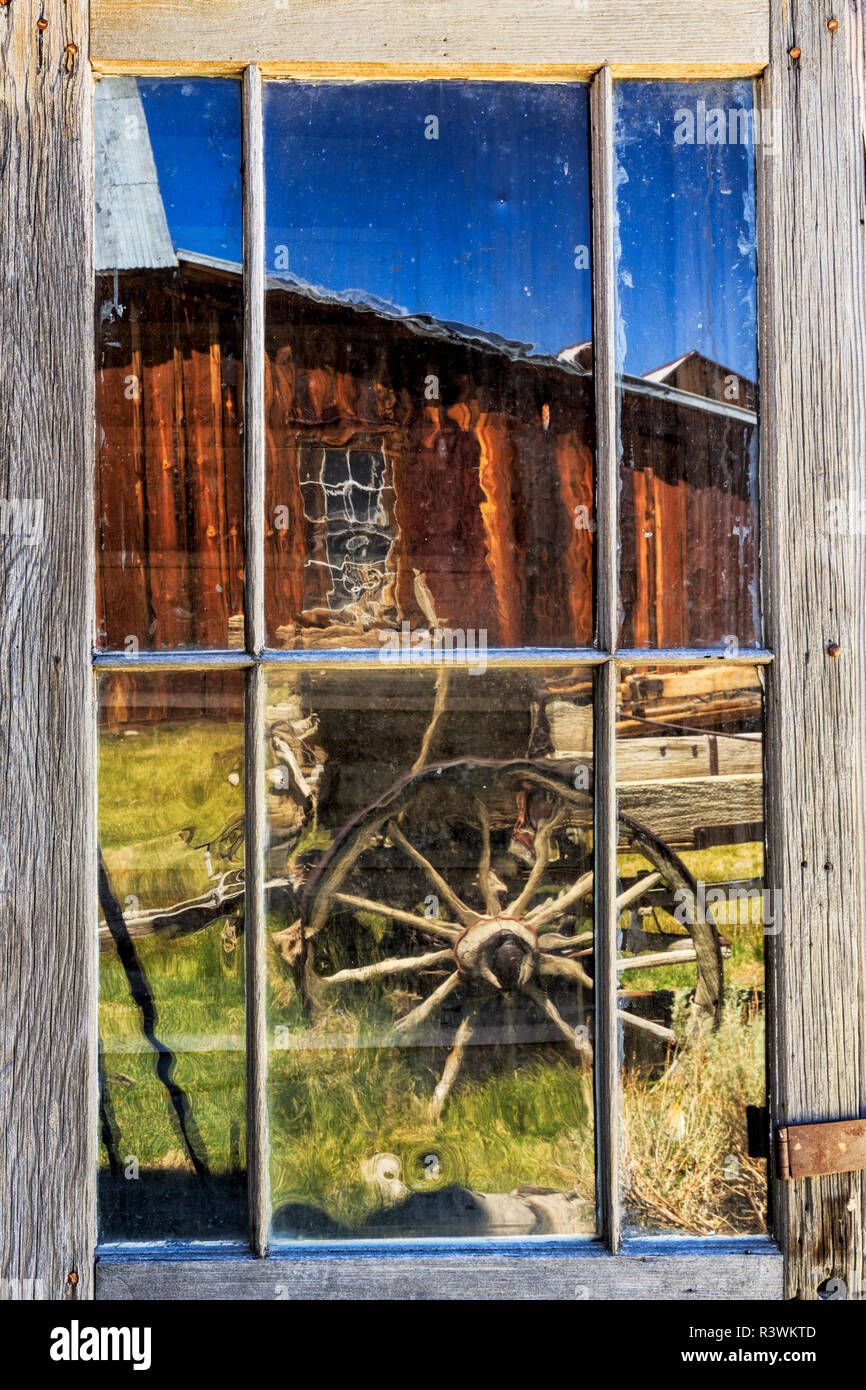 ○近鉄京都線○ Lunarable Western Curtains， Old Wagon Wheel Next to Rustic Wooden  House Vin