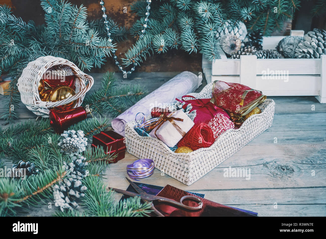 Packing Christmas gifts and making decorations to decorate the