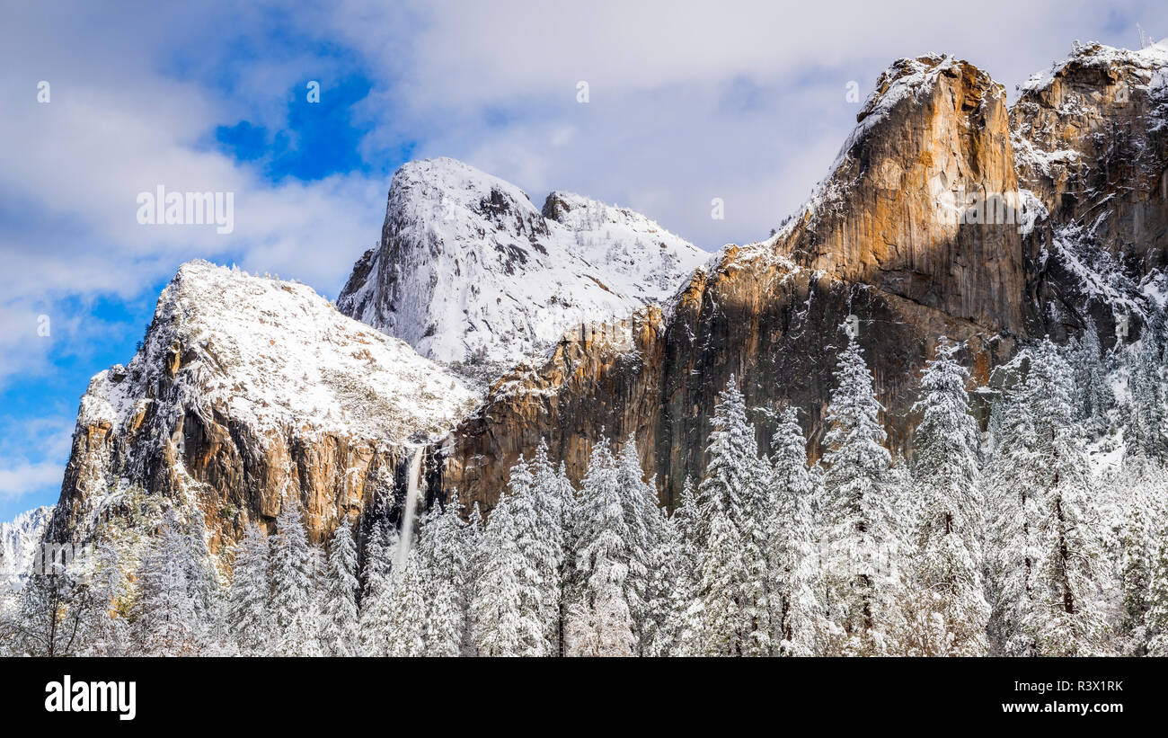 Winter Waterfall Yosemite Frozen High Resolution Stock Photography And Images Alamy