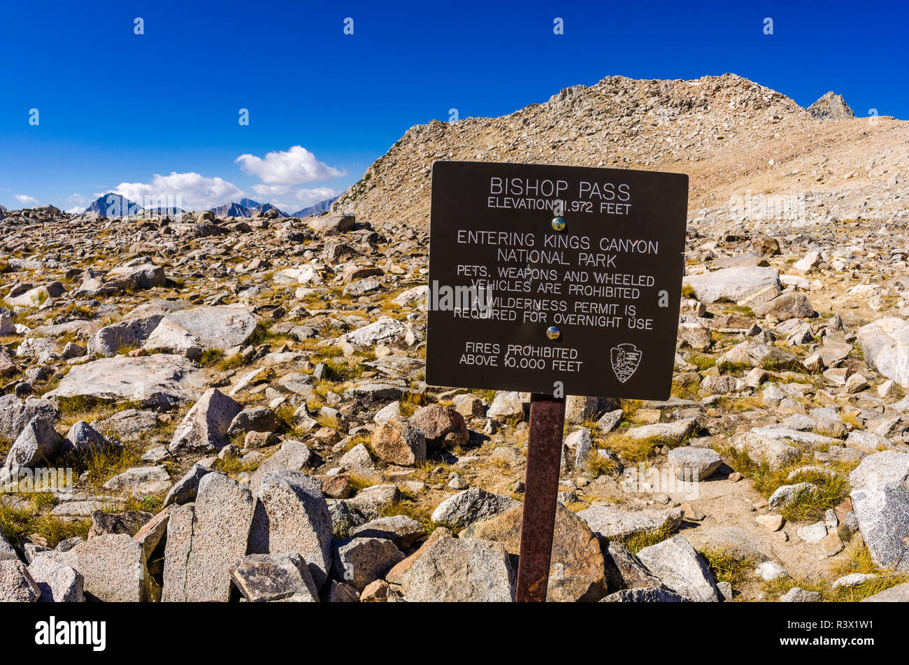 Trail sign on Bishop Pass, Kings Canyon National Park, California, USA Stock Photo
