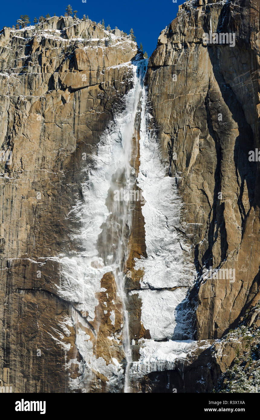 Winter Waterfall Yosemite Frozen High Resolution Stock Photography And Images Alamy