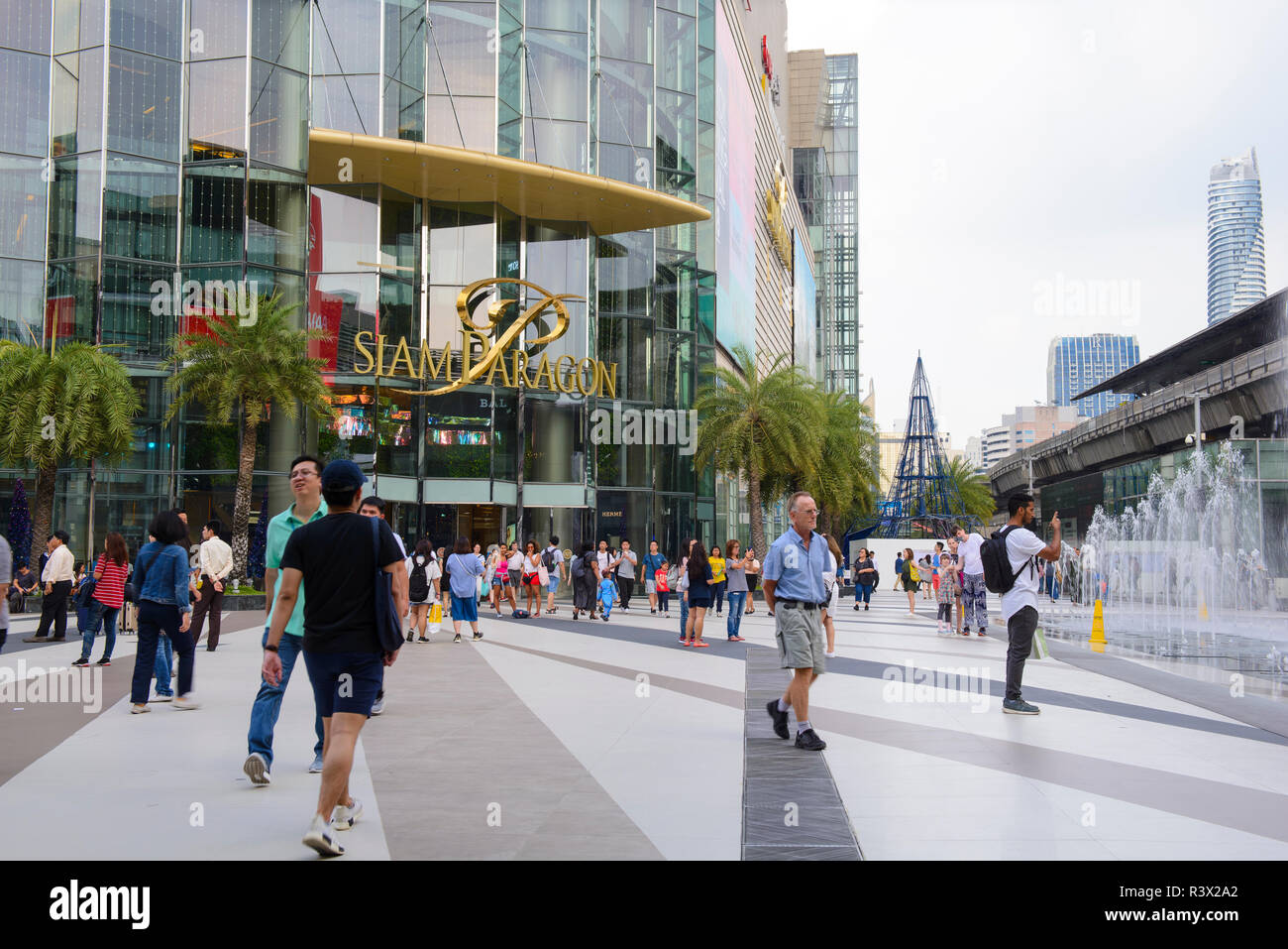 Siam paragon shopping center hi-res stock photography and images - Alamy