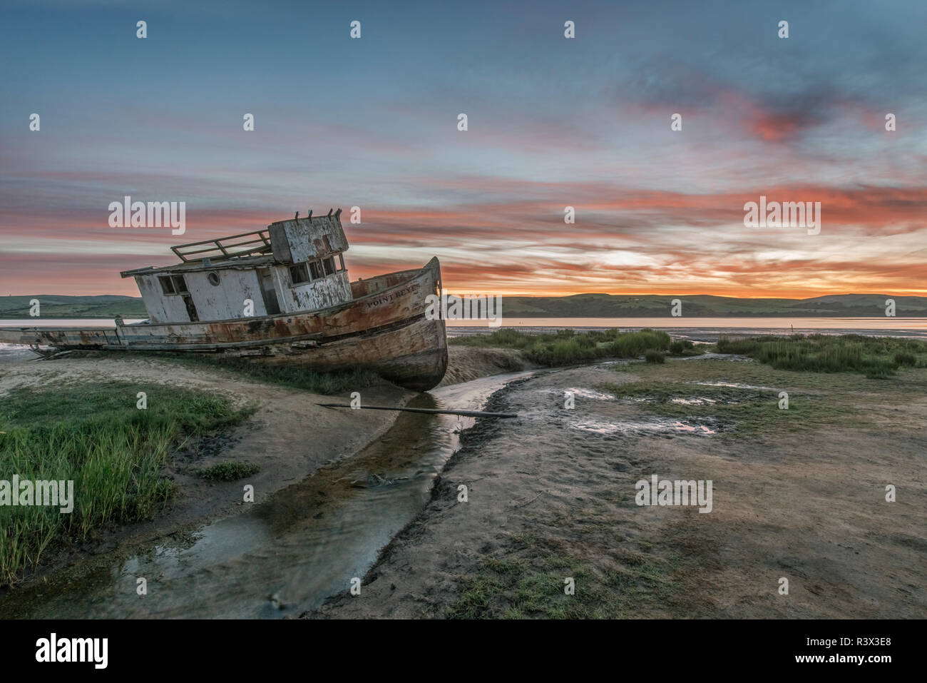 Point Reyes Shipwreck Fire Abandoned boat at point reyes hi-res stock photography and images - Alamy