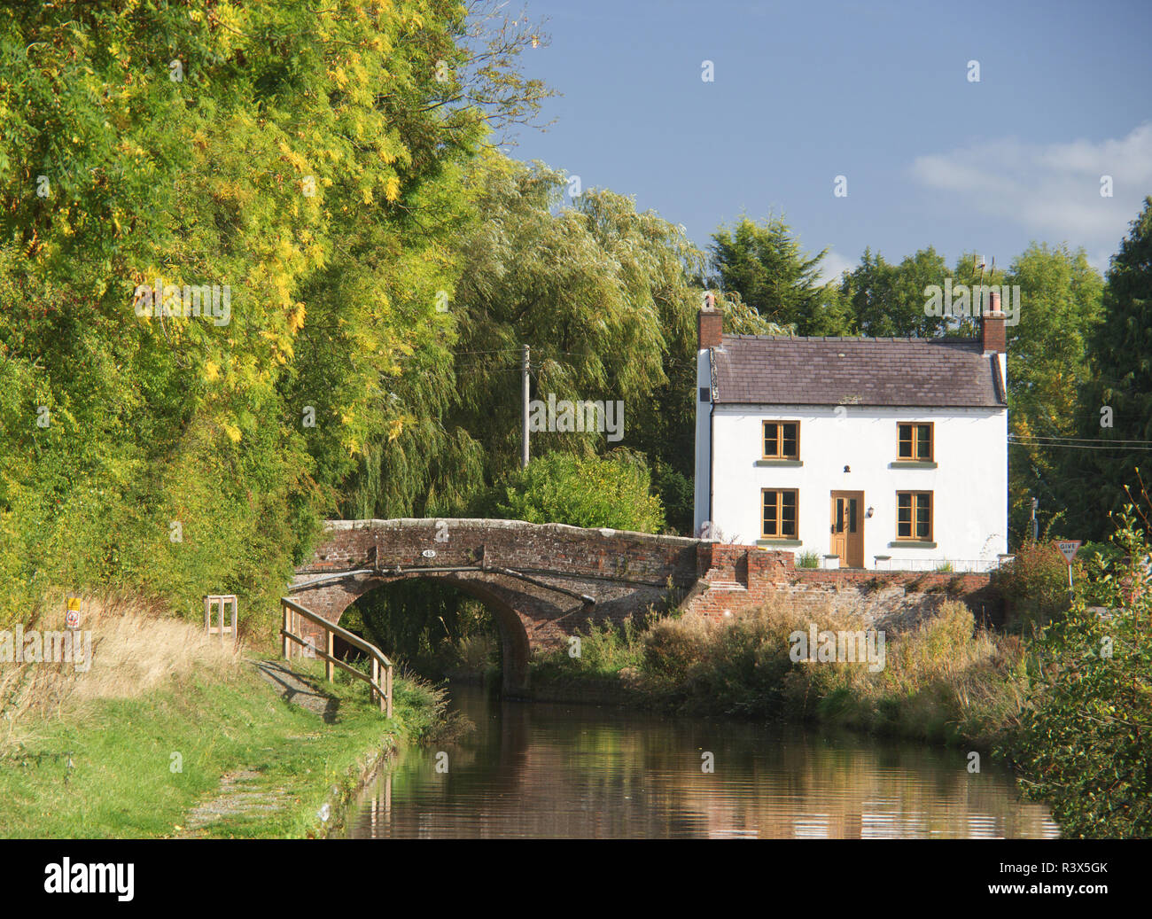 Narrow Boat trip from Anglo Welsh's Trevor boat yard on the Llangollen